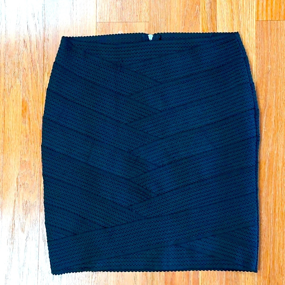 H&M Divided Womens 12 Black Skirt Textured Pattern